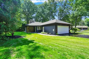 127 Magnolia Cir, Longmeadow, MA 01106 - Photo 9