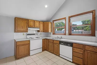 16 Berger Street, Chicopee, MA 01020 - Photo 5