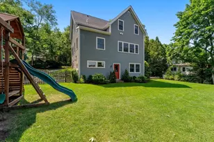 18 Benvenue St, Wellesley, MA 02482 - Photo 33