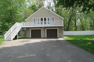 13 Spring St, Salisbury, MA 01952 - Photo 1