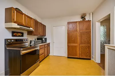 2 Pleasant St, Huntington, MA 01050 - Photo 11