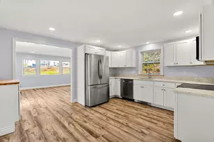 16 Jeanne D'Arc St, Lowell, MA 01854 - Photo 7