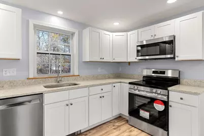16 Jeanne Darc St, Lowell, MA 01854 - Photo 5
