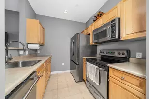 8 Walnut St, Peabody, MA 01960 - Photo 9