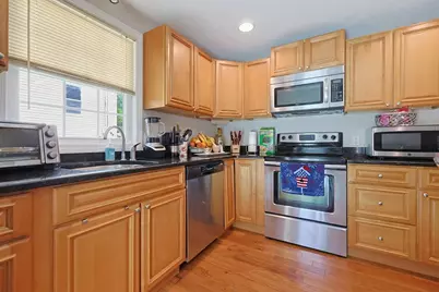 17 Bolton St, Worcester, MA 01604 - Photo 9