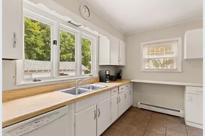 484 Groveland St, Haverhill, MA 01830 - Photo 19