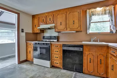 137 Central St, Saugus, MA 01906 - Photo 5