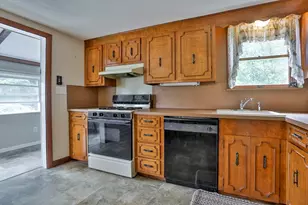 137 Central St, Saugus, MA 01906 - Photo 5
