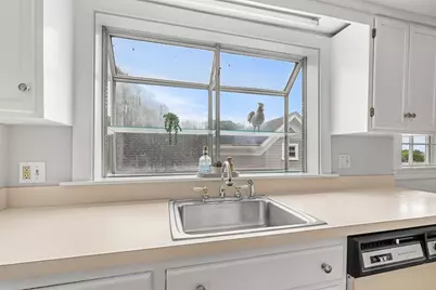 13 Linden St #3, Marblehead, MA 01945 - Photo 9
