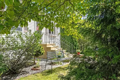8 Pershing St, Worcester, MA 01606 - Photo 3