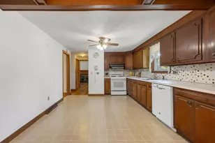96 Converse Ln, Melrose, MA 02176 - Photo 11