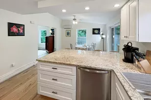 82 Pennsylvania Ave, Oak Bluffs, MA 02557 - Photo 5