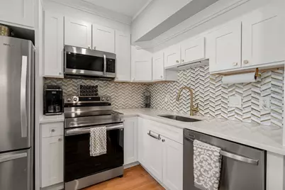 285 Lynn Shore Dr #402, Lynn, MA 01902 - Photo 5