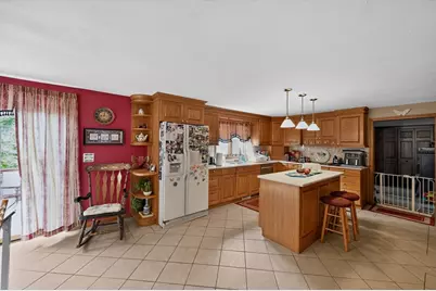 16 Hill St, Shrewsbury, MA 01545 - Photo 5