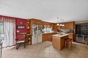 16 Hill St, Shrewsbury, MA 01545 - Photo 5