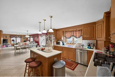 16 Hill St, Shrewsbury, MA 01545 - Photo 9
