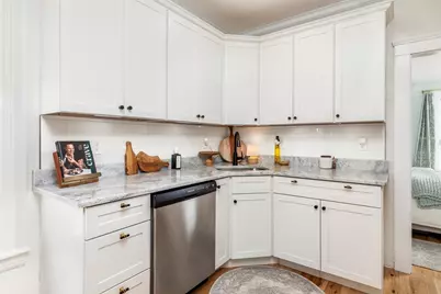 50 Whittier St #4, Andover, MA 01810 - Photo 5