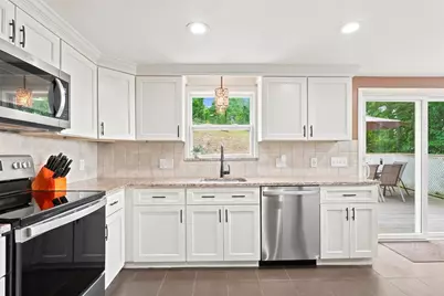 15 Burdett Rd, Lynn, MA 01904 - Photo 7