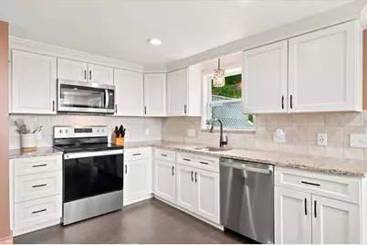 15 Burdett Rd, Lynn, MA 01904 - Photo 9