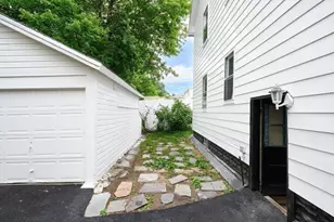 29 Appleton St, Springfield, MA 01108 - Photo 33
