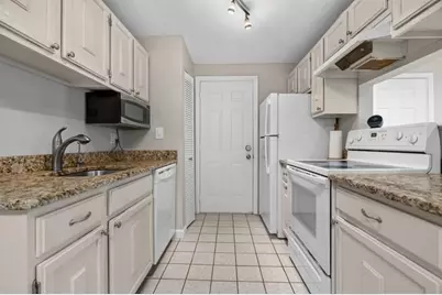 7 Thoreau Ct #8, Natick, MA 01760 - Photo 9