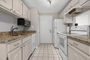 7 Thoreau Ct, Natick, MA 01760 - Photo 9