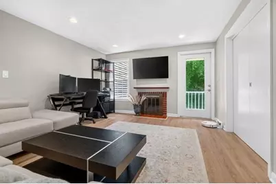 7 Thoreau Ct #8, Natick, MA 01760 - Photo 3