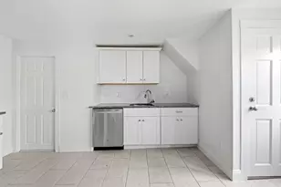 17 Forest Ave, Salem, MA 01970 - Photo 5