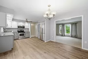 570 Woodland Way, Russell, MA 01071 - Photo 5