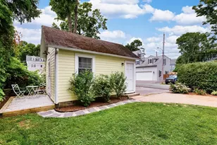 22 Prince St, Marblehead, MA 01945 - Photo 31
