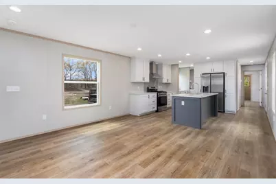 460 Collins Street #6, Attleboro, MA 02703 - Photo 3