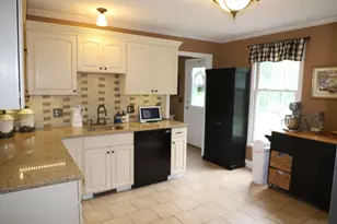 30 Sylvan Cir, Belchertown, MA 01007 - Photo 9