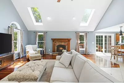 15 Hillcrest Dr, Tyngsborough, MA 01879 - Photo 5