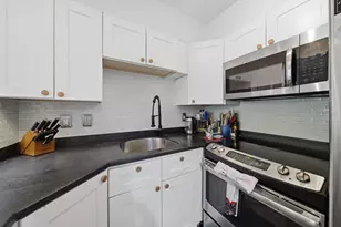 49 Breakwater Dr, Chelsea, MA 02150 - Photo 17