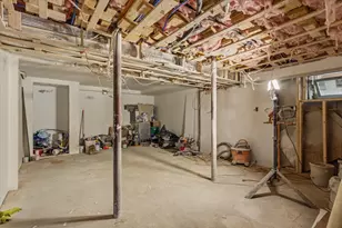 35 Shaw St, Lowell, MA 01851 - Photo 31