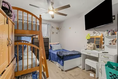 35 Shaw St, Lowell, MA 01851 - Photo 15