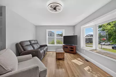 17 Rockwood Ln, Lawrence, MA 01843 - Photo 3