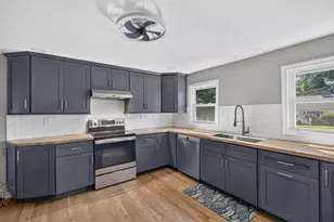 17 Rockwood Ln, Lawrence, MA 01843 - Photo 9