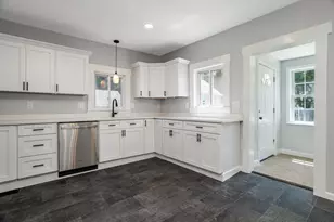 38 Cottage St, Leominster, MA 01453 - Photo 15