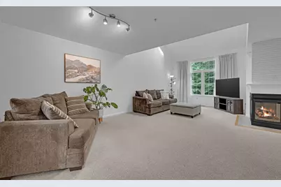 27 Robert Cir #27, Grafton, MA 01536 - Photo 5