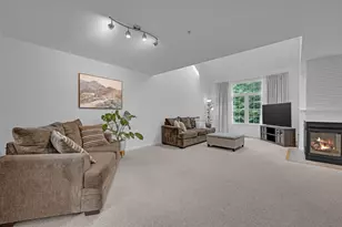 27 Robert Cir, Grafton, MA 01536 - Photo 5
