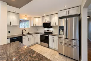 27 Mary Kennedy Dr, North Attleboro, MA 02760 - Photo 3