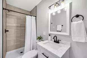15 Myrtle Ave, Holyoke, MA 01040 - Photo 13