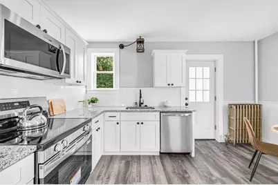 15 Myrtle Ave, Holyoke, MA 01040 - Photo 9