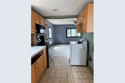 43 Birch St, Saugus, MA 01906 - Photo 5