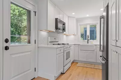 49 Lakeview Ave, Waltham, MA 02451 - Photo 9