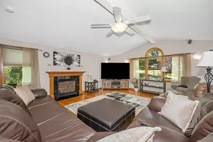 6 Surrey Rd, Woburn, MA 01801 - Photo 9