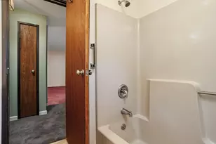 157 Chapman Pl, Leominster, MA 01453 - Photo 19
