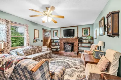 17 Elm St, Monson, MA 01057 - Photo 9