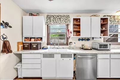 17 Elm St, Monson, MA 01057 - Photo 13